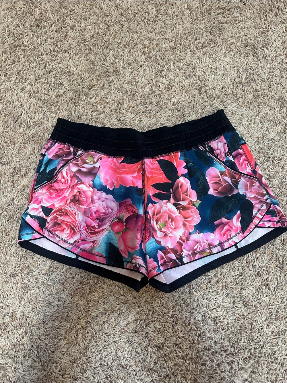 lululemon athletica Secret Garden shorts sz 10